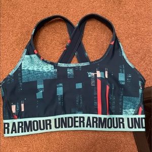 Under Armour sports bra size large woman’s